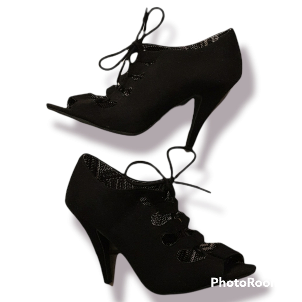 Christian Siriano Black lasercut heels size 11